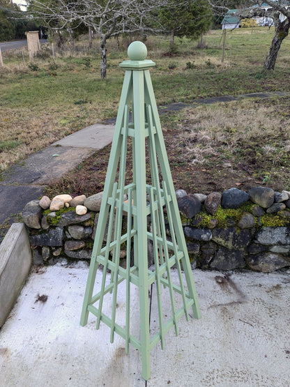 6' Cedar Obelisk with Moss Green Stain | 24" base with 3 pickets per side