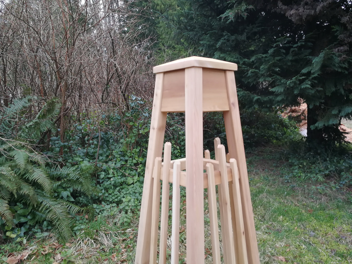 4' (50") Cedar Tuteur | Vertical Gardening Structure | 3 Vertical Pickets Per side