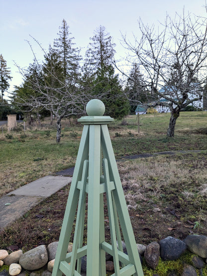 6' Cedar Obelisk with Moss Green Stain | 24" base with 3 pickets per side